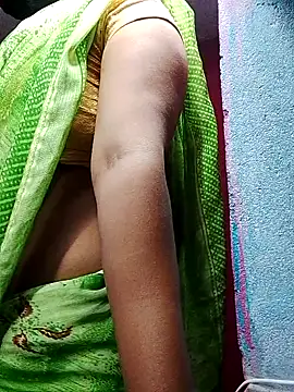 Snapshot of Cr_sonam chatting on 10-22-25, 12:33 Cr sonam online show from 10-22-25, 12:33