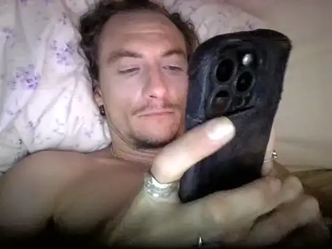 Snapshot of Dubbsssss chatting on 07-15-26, 04:51 Dubbsssss online show from 07-15-26, 04:51