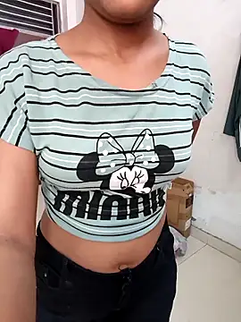 Snapshot of anshika0124 chatting on 10-31-25, 04:46 anshika0124 online show from 10-31-25, 04:46