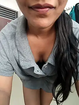 Snapshot of anshika0124 chatting on 11-27-25, 05:31 anshika0124 online show from 11-27-25, 05:31