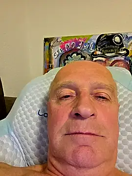 Snapshot of rudy-kralik chatting on 02-24-26, 09:57 rudy-kralik online show from 02-24-26, 09:57