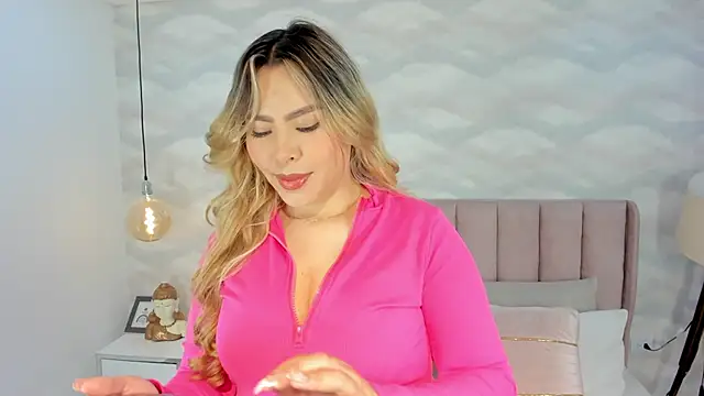Snapshot of Katya_blonde chatting on 10-21-25, 11:55 Katya blonde online show from 10-21-25, 11:55