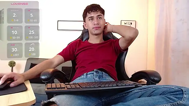 Snapshot of Alancum7 chatting on 05-16-26, 01:10 Alancum7 online show from 05-16-26, 01:10