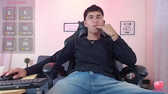 Snapshot of Alancum7 chatting on 05-21-26, 01:29 Alancum7 online show from 05-21-26, 01:29