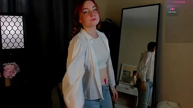 Snapshot of KellyeOun chatting on 10-19-25, 01:39 KellyeOun online show from 10-19-25, 01:39