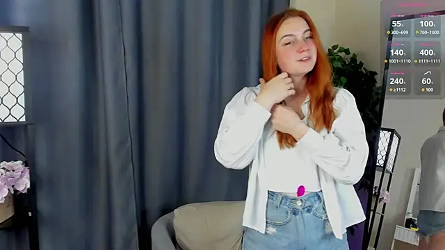 Snapshot of KellyeOun chatting on 10-21-25, 01:39 KellyeOun online show from 10-21-25, 01:39