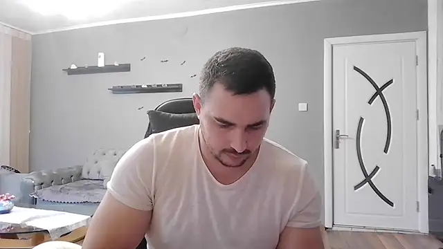 Snapshot of mastermute chatting on 11-09-25, 02:37 mastermute online show from 11-09-25, 02:37