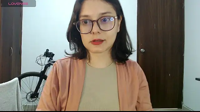 CarlaLorez online show from 10-23-25, 01:05