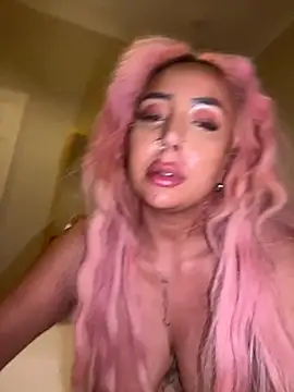 Snapshot of zara_bellexx chatting on 12-21-25, 03:35 zara bellexx online show from 12-21-25, 03:35