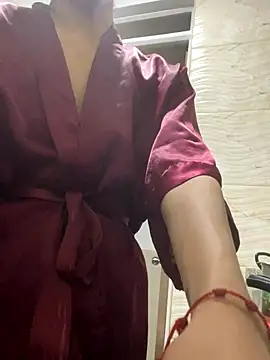 Snapshot of SiaraRealist chatting on 11-03-25, 12:02 SiaraRealist online show from 11-03-25, 12:02