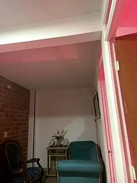 Snapshot of SiaraRealist chatting on 11-08-25, 07:56 SiaraRealist online show from 11-08-25, 07:56