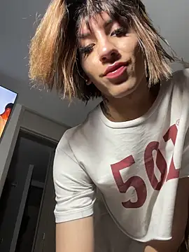 Snapshot of SiaraRealist chatting on 03-11-26, 01:55 SiaraRealist online show from 03-11-26, 01:55