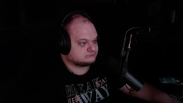 Snapshot of BennyOnTour chatting on 03-13-26, 03:13 BennyOnTour online show from 03-13-26, 03:13