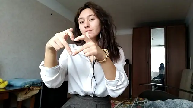 MiaLovelyOne online show from 10-18-25, 07:20