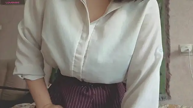 MiaLovelyOne online show from 05-14-26, 07:37