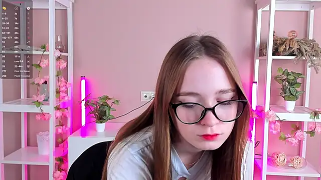 Snapshot of LittleCutieSandy chatting on 11-09-25, 03:05 LittleCutieSandy online show from 11-09-25, 03:05