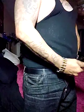 Snapshot of B1GLO chatting on 12-15-25, 01:54 B1GLO online show from 12-15-25, 01:54