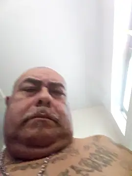 Snapshot of B1GLO chatting on 01-18-26, 04:33 B1GLO online show from 01-18-26, 04:33