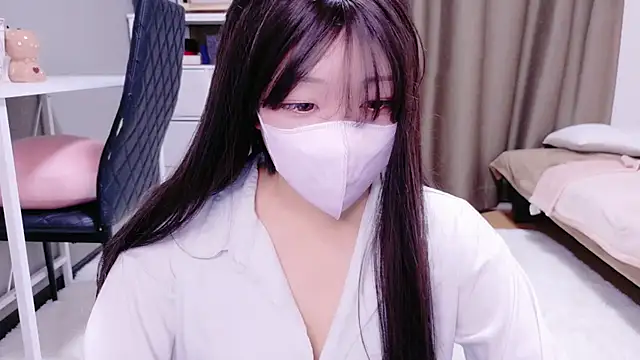 Snapshot of YuKa-zaurusu chatting on 11-12-25, 09:32 YuKa-zaurusu online show from 11-12-25, 09:32