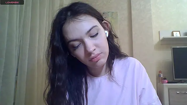 CeyaLier online show from 06-19-26, 06:45