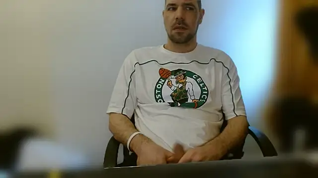 Snapshot of chibrax918 chatting on 03-11-26, 08:42 chibrax918 online show from 03-11-26, 08:42