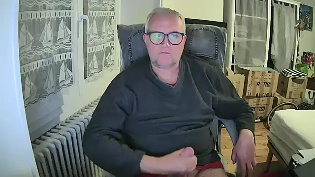 Snapshot of macdut67 chatting on 05-18-26, 12:07 macdut67 online show from 05-18-26, 12:07