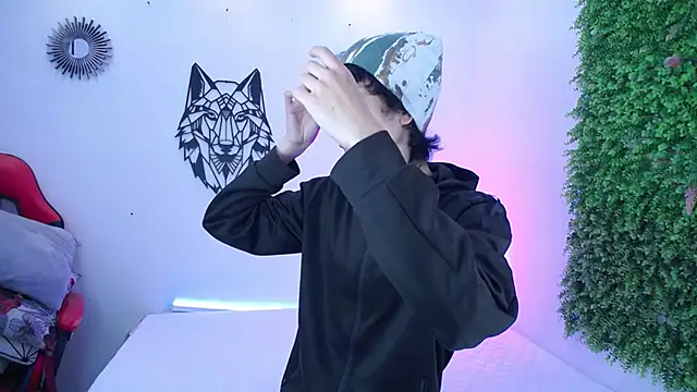 Emo Boy  online show from 12-03-25, 12:25