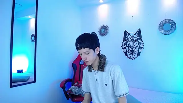 Emo Boy  online show from 01-08-26, 08:33