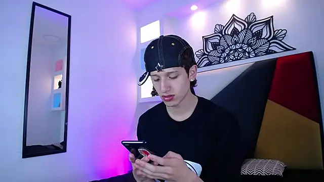 Emo Boy  online show from 01-14-26, 06:24