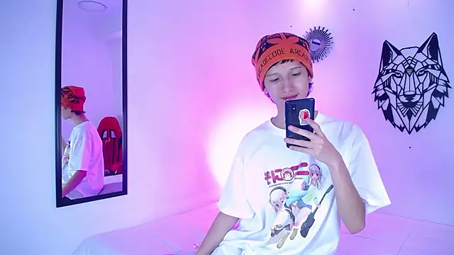 Emo Boy  online show from 01-15-26, 12:43