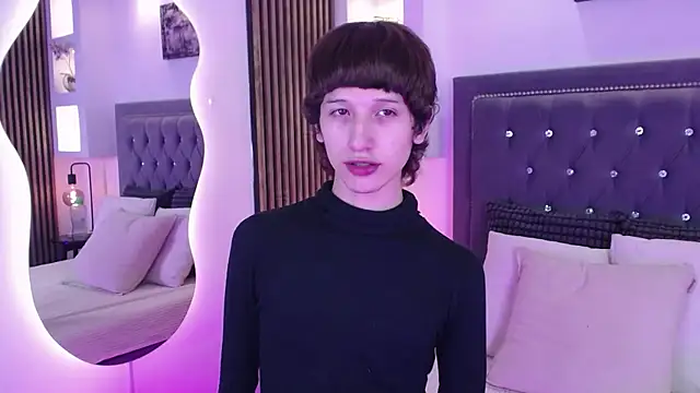 Emo Boy  online show from 04-28-26, 08:36
