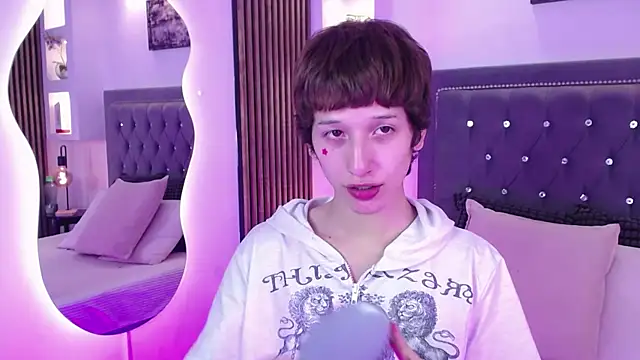 Emo Boy  online show from 05-03-26, 08:48