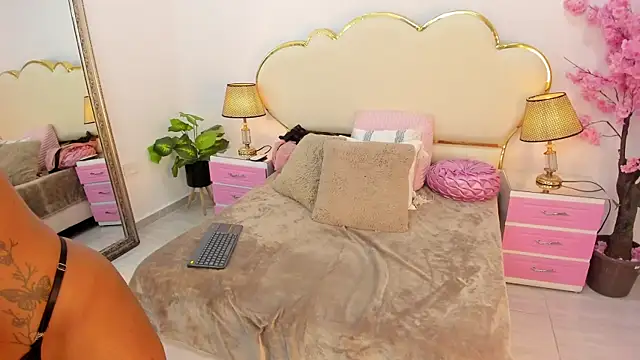 Snapshot of _NinaFox_ chatting on 07-14-26, 08:47 NinaFox online show from 07-14-26, 08:47