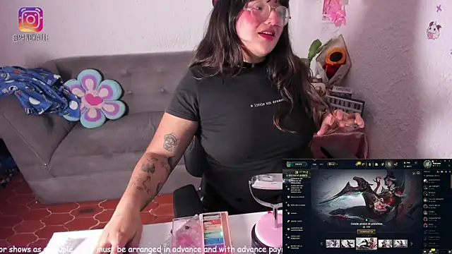 Snapshot of Emilycollei chatting on 02-22-26, 06:57 Emilycollei online show from 02-22-26, 06:57