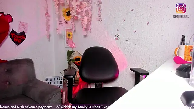 Snapshot of Emilycollei chatting on 03-15-26, 04:29 Emilycollei online show from 03-15-26, 04:29