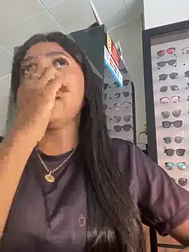 Snapshot of oralin chatting on 10-23-25, 12:37 oralin online show from 10-23-25, 12:37