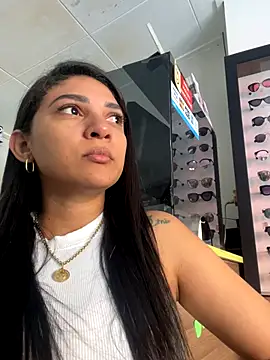 Snapshot of oralin chatting on 10-25-25, 11:51 oralin online show from 10-25-25, 11:51