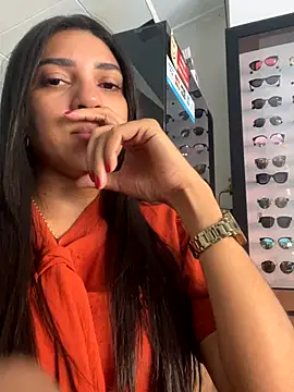 Snapshot of oralin chatting on 10-28-25, 12:52 oralin online show from 10-28-25, 12:52