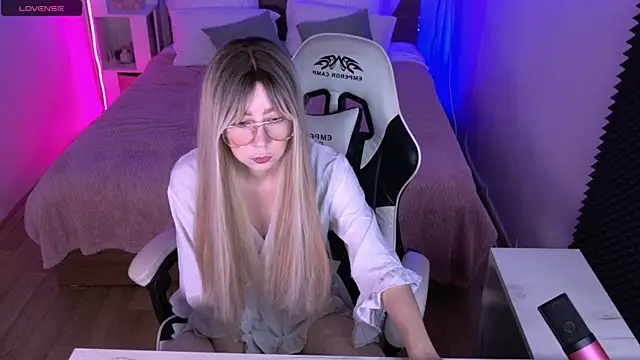 sofiisun online show from 10-17-25, 04:15