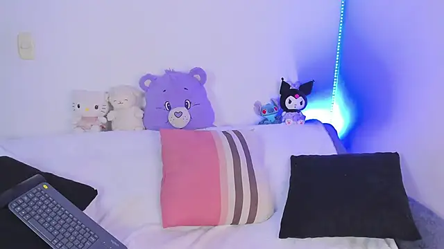 Snapshot of LucieAngels chatting on 03-27-26, 09:53 LucieAngels online show from 03-27-26, 09:53