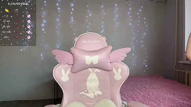 Snapshot of myprettylola chatting on 02-27-26, 01:44 myprettylola online show from 02-27-26, 01:44