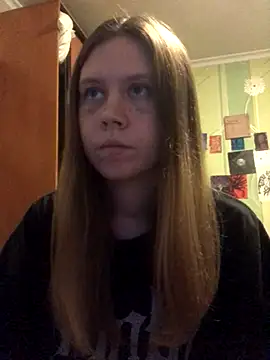 LunaVirelle online show from 10-28-25, 05:15