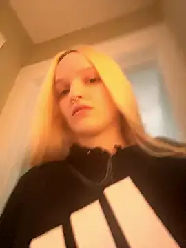 Snapshot of lexuslover687 chatting on 03-06-26, 08:49 lexuslover687 online show from 03-06-26, 08:49