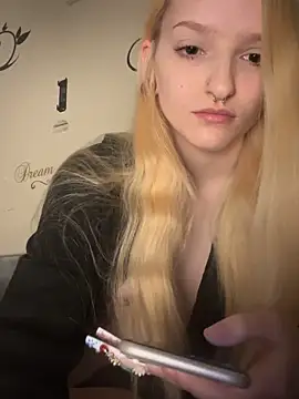 Snapshot of lexuslover687 chatting on 03-09-26, 05:55 lexuslover687 online show from 03-09-26, 05:55