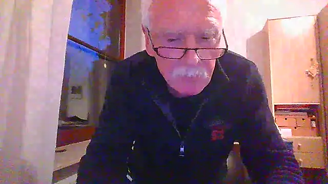 Snapshot of super-snoopy chatting on 12-05-25, 03:41 super-snoopy online show from 12-05-25, 03:41