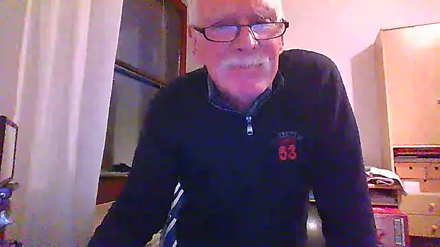 Snapshot of super-snoopy chatting on 12-18-25, 03:51 super-snoopy online show from 12-18-25, 03:51
