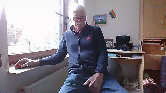 Snapshot of super-snoopy chatting on 02-08-26, 08:40 super-snoopy online show from 02-08-26, 08:40