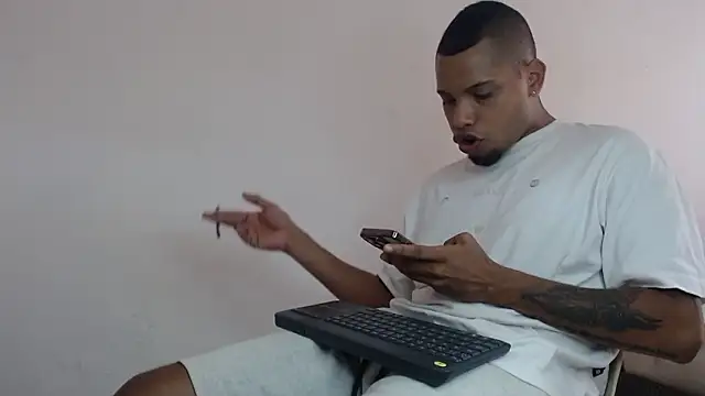 Snapshot of drako_monster chatting on 02-21-26, 03:24 drako monster online show from 02-21-26, 03:24