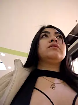 Victoria Jonhss online show from 10-25-25, 01:46