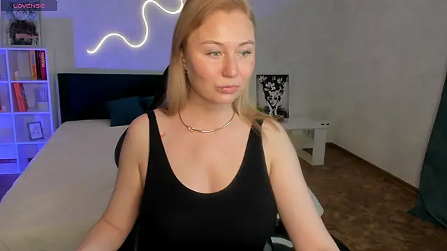 scent  of woman online show from 10-15-25, 01:39